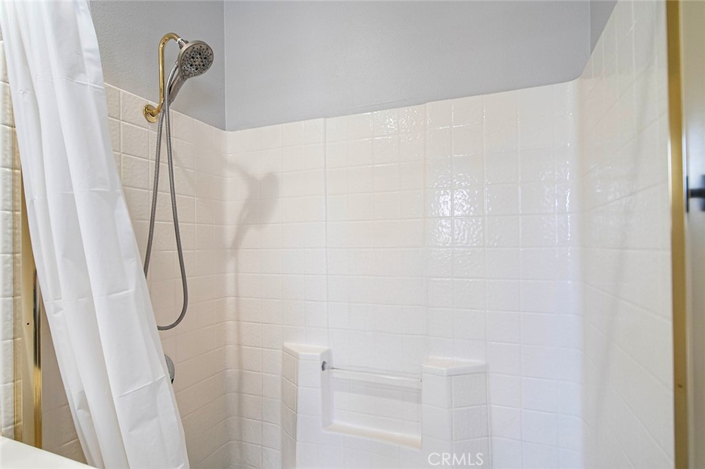 https://media.crmls.org/medias/d924b1c5-4d76-4b2e-b4a8-b0d65ec5928b.jpg?preset=X-Large