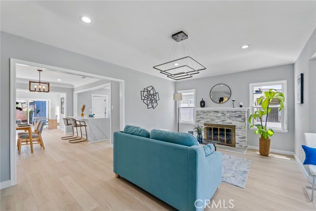 8460 Truxton Avenue, Los Angeles CA: https://media.crmls.org/medias/d92510eb-b505-468d-a38b-fc499cb2d0c2.jpg