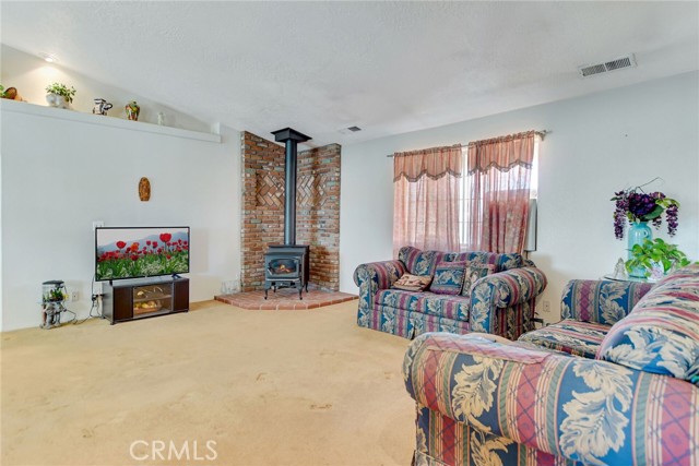21919 Standing Rock Avenue, Apple Valley CA: https://media.crmls.org/medias/d927e5a4-406f-4432-b94e-23d83c1f9567.jpg