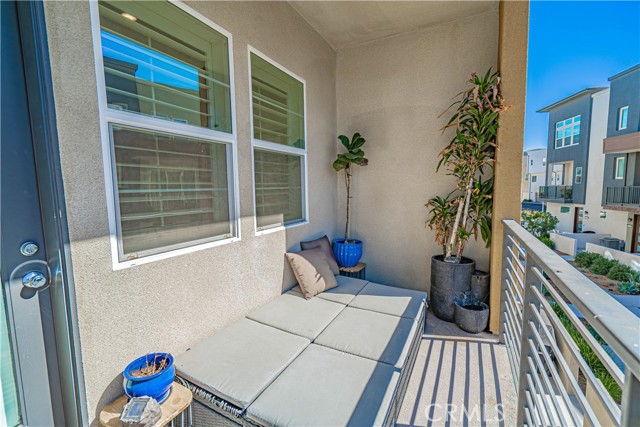 Detail Gallery Image 32 of 44 For 27068 Deer Way, Valencia,  CA 91381 - 2 Beds | 2/1 Baths