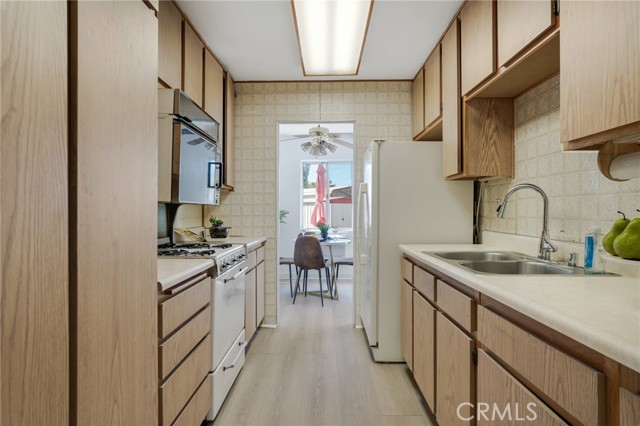 Detail Gallery Image 9 of 24 For 8207 Yarmouth, Reseda,  CA 91335 - 4 Beds | 2 Baths