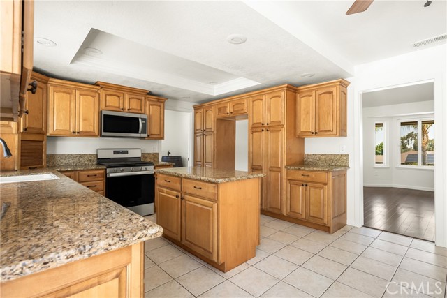 Detail Gallery Image 17 of 73 For 16481 Valle Vista Way, Riverside,  CA 92506 - 5 Beds | 3 Baths