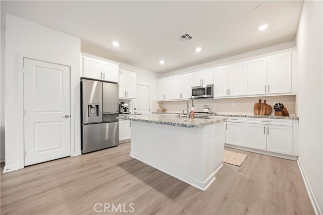 Detail Gallery Image 10 of 42 For 3656 Basanite Ave, Ontario,  CA 91761 - 4 Beds | 3 Baths