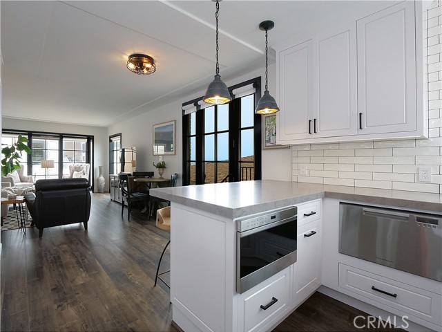 229 Marine Place, Manhattan Beach CA: https://media.crmls.org/medias/d9298b4f-c9e9-4498-b5c4-4cb67b482ef7.jpg