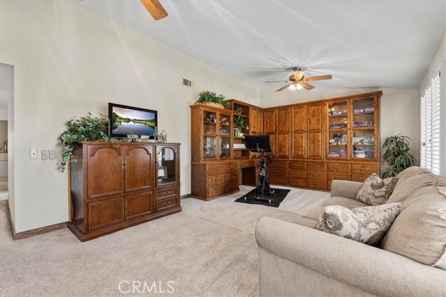 6641 Hawarden Drive, Riverside CA: https://media.crmls.org/medias/d929adf0-ac6d-4a77-851d-37cc6ffdd0fd.jpg