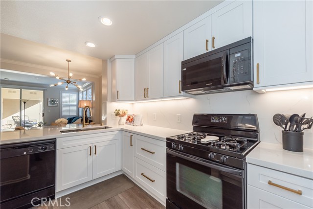 Detail Gallery Image 2 of 18 For 2326 Watermarke Pl, Irvine,  CA 92612 - 2 Beds | 2 Baths