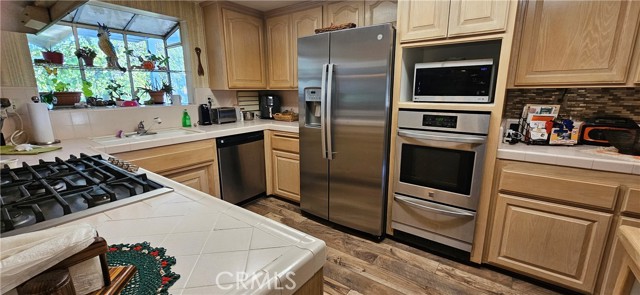 2242 Oak Crest Drive, Riverside CA: https://media.crmls.org/medias/d92a3b92-a272-4ba4-8e6e-7d3ac9290e19.jpg
