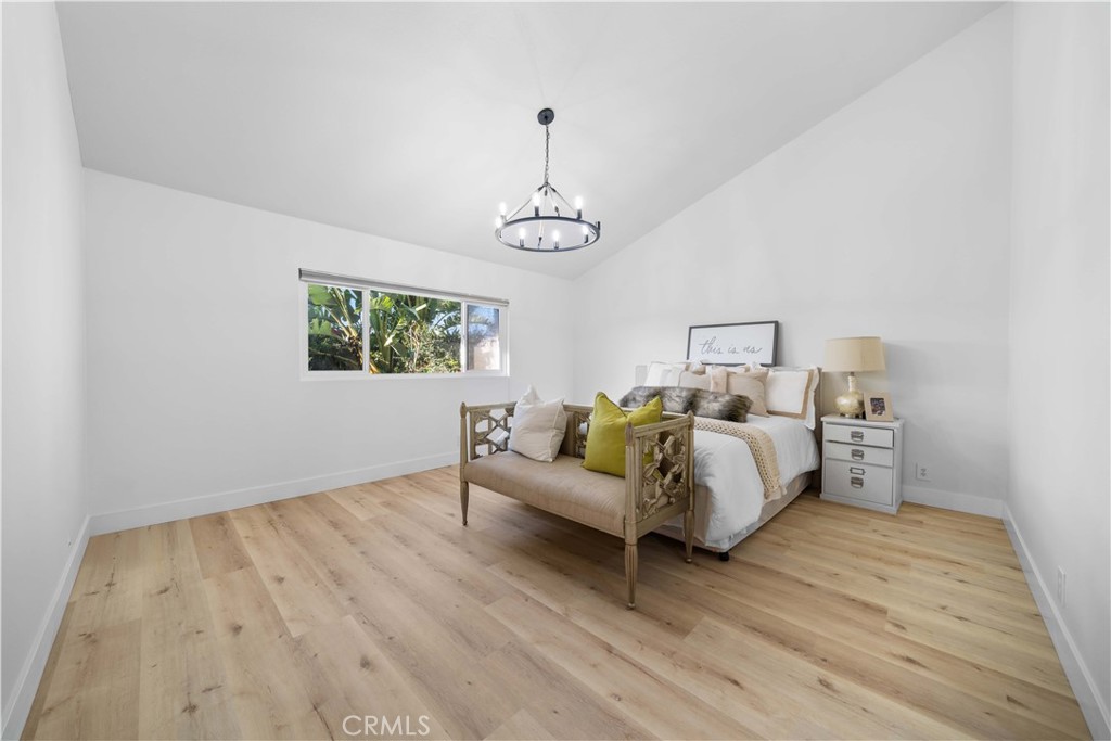 https://media.crmls.org/medias/d92a56e8-84c2-40e2-910d-750843f1d7af.jpg?preset=X-Large
