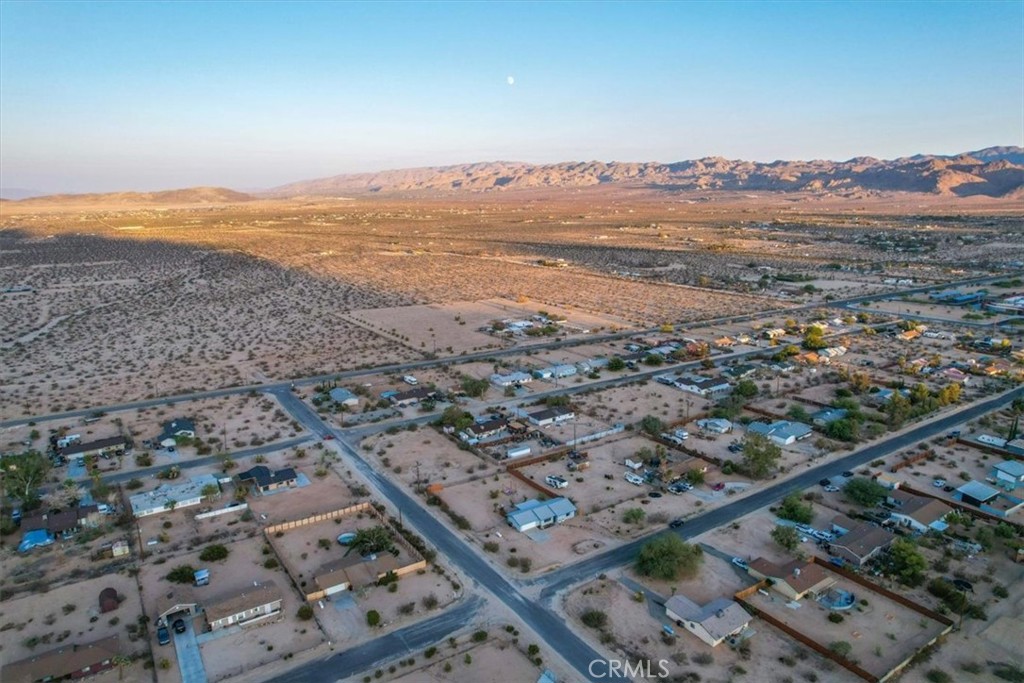 https://media.crmls.org/medias/d92a79cf-fe70-4efe-96ff-75211982ef24.jpg?preset=X-Large