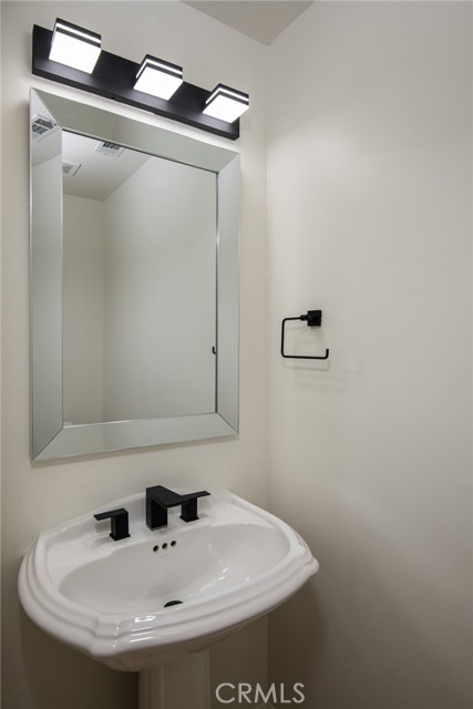 Detail Gallery Image 8 of 25 For 1477 Sequoia Dr, Lake Arrowhead,  CA 92352 - 4 Beds | 2/1 Baths