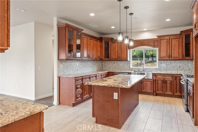 Detail Gallery Image 10 of 70 For 35750 Brookwood Ct, Yucaipa,  CA 92399 - 5 Beds | 4/1 Baths