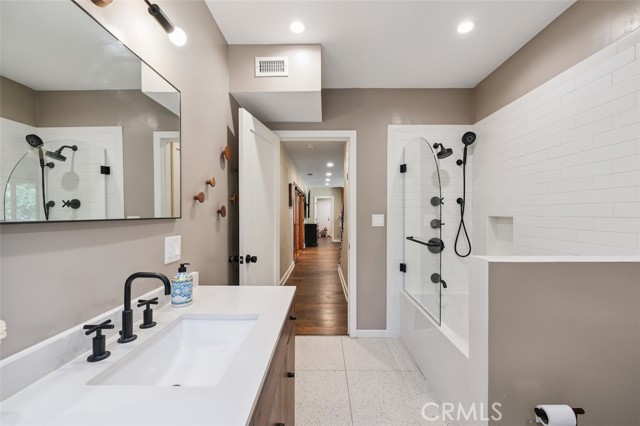 2248 E Chevy Chase Drive, Glendale CA: https://media.crmls.org/medias/d92b7962-17d1-468b-80ec-d200fe42610b.jpg