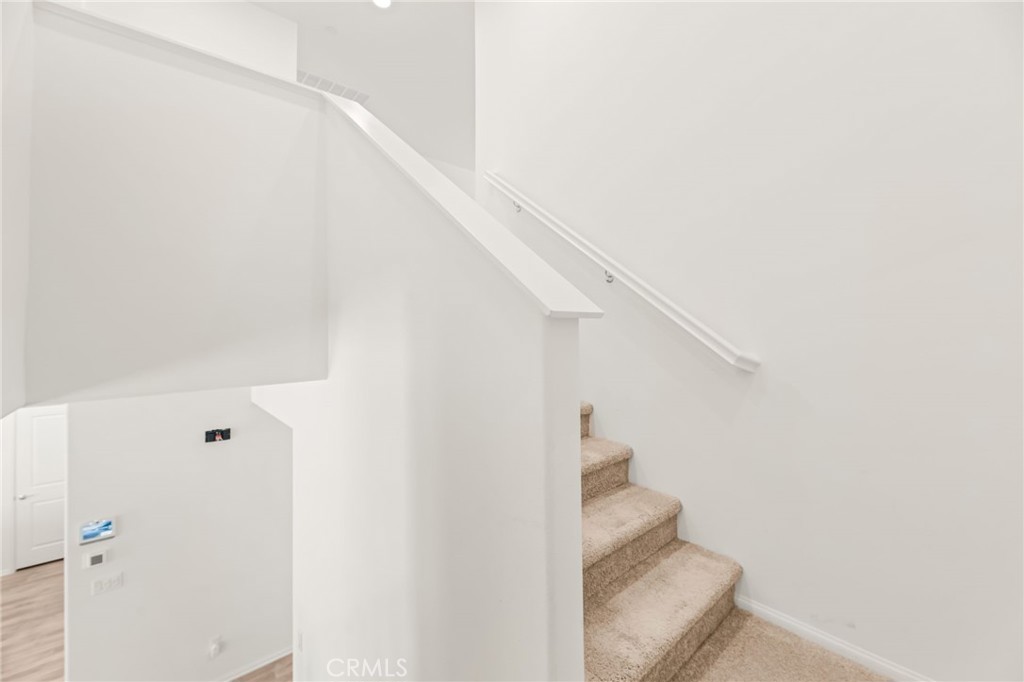 https://media.crmls.org/medias/d92bb494-a408-4bd2-924a-6398eb724d52.jpg?preset=X-Large