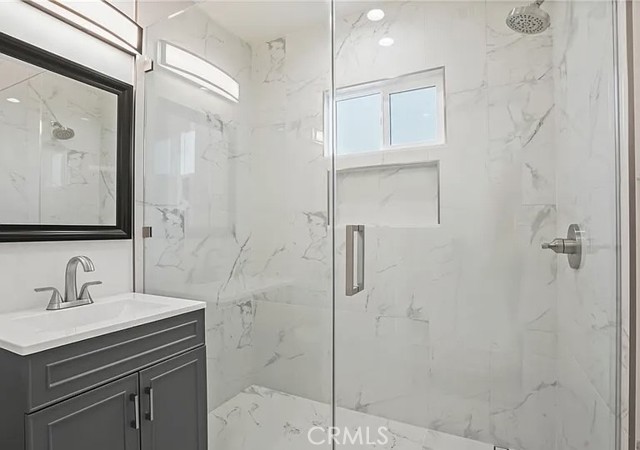 Detail Gallery Image 10 of 15 For 8814 Haskell Ave, North Hills,  CA 91343 - 3 Beds | 2 Baths
