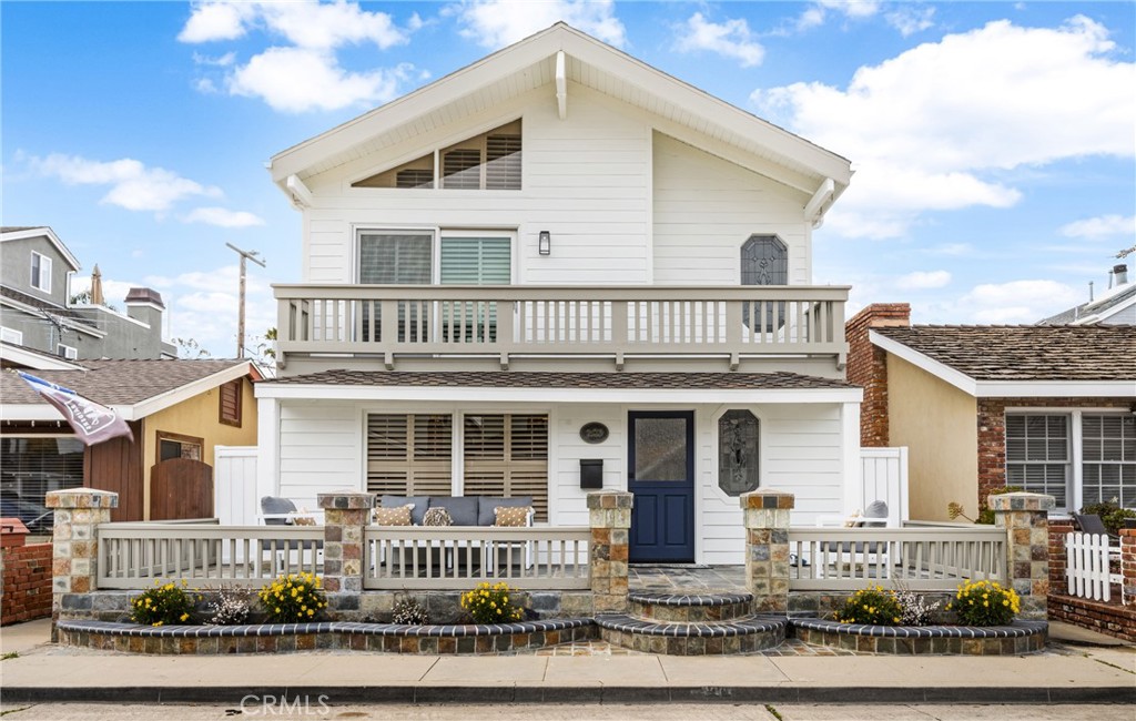 205 Garnet Avenue, Newport Beach, CA 92662