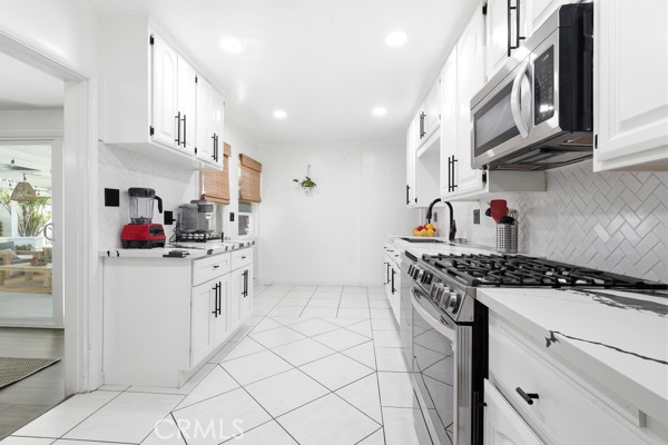 Detail Gallery Image 12 of 29 For 4866 Sunnyside, Riverside,  CA 92506 - 4 Beds | 2 Baths