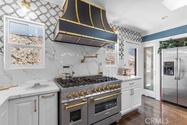 Detail Gallery Image 14 of 35 For 5201 Sale Ave, Woodland Hills,  CA 91364 - 3 Beds | 2 Baths