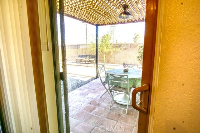 6367 Split Rock Avenue, 29 Palms CA: https://media.crmls.org/medias/d92fc2f0-66be-43ef-9955-8306fd6e930e.jpg