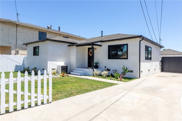 Detail Gallery Image 10 of 64 For 3240 Pacific Ave, Long Beach,  CA 90807 - 4 Beds | 3 Baths