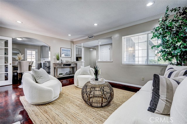 Detail Gallery Image 10 of 34 For 312 N Prospect Ave, Redondo Beach,  CA 90277 - 4 Beds | 2/1 Baths
