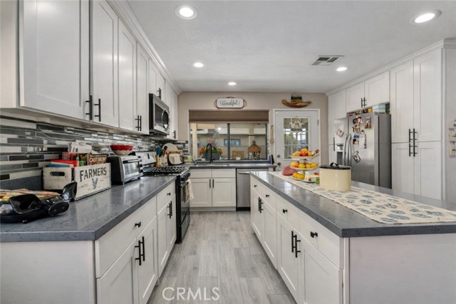 Detail Gallery Image 9 of 9 For 44804 Lorimer, Lancaster,  CA 93534 - 3 Beds | 2 Baths