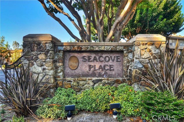 Tranquil and peaceful, Seacove place is minutes to Laguna Beach. Easy access to shopping and Fwys.