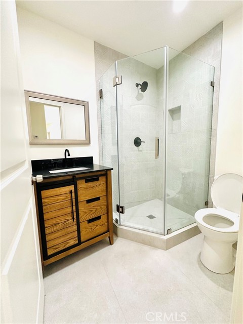 Detail Gallery Image 17 of 21 For 11104 Oxnard St, North Hollywood,  CA 91606 - 4 Beds | 3 Baths