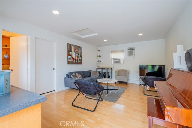 Detail Gallery Image 13 of 34 For 10404 Jardine Ave, Sunland,  CA 91040 - 2 Beds | 1 Baths
