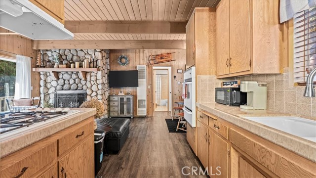 613 E Victoria Court, Lake Arrowhead, CA 92352
