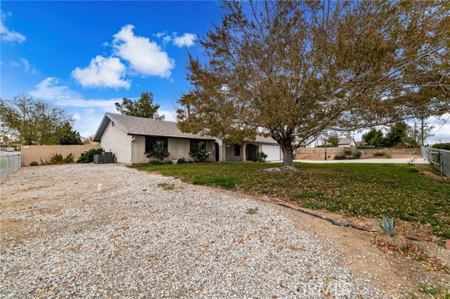 Detail Gallery Image 4 of 18 For 17805 Walnut, Hesperia,  CA 92345 - 3 Beds | 2 Baths