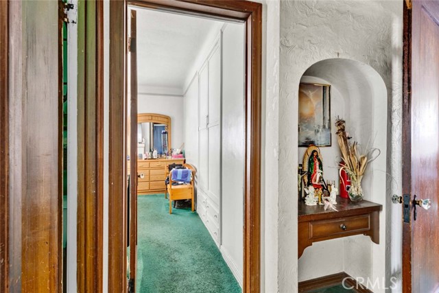 2184 Cedar Avenue, Long Beach CA: https://media.crmls.org/medias/d93408f9-5423-4a91-ac65-305bc3e22805.jpg