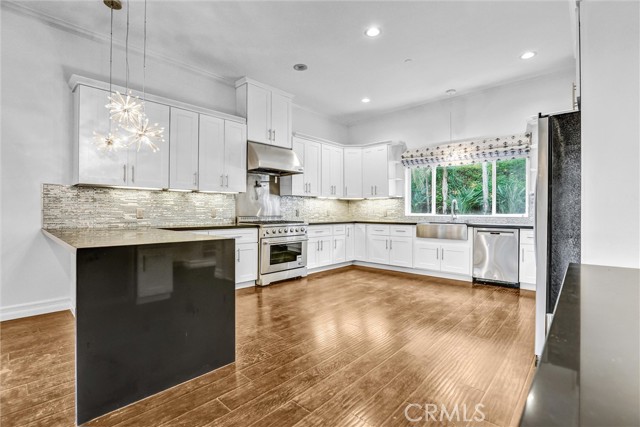 Detail Gallery Image 11 of 30 For 22202 Avenue San Luis, Woodland Hills,  CA 91364 - 3 Beds | 3 Baths