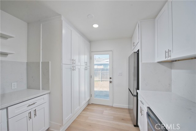 Detail Gallery Image 5 of 13 For 1608 Alviso, Simi Valley,  CA 93065 - 4 Beds | 1/1 Baths