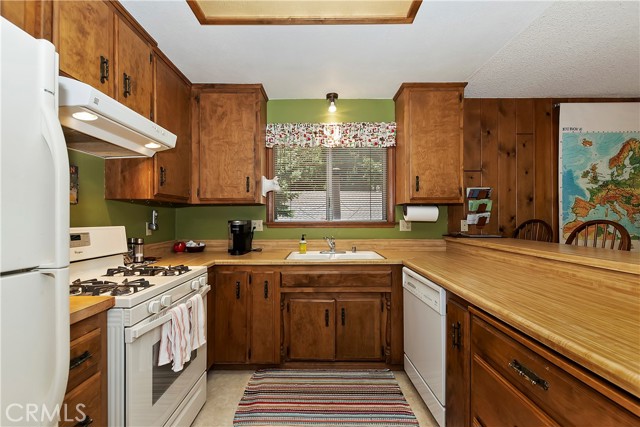 Detail Gallery Image 13 of 44 For 744 Bergschrund Dr, Crestline,  CA 92325 - 3 Beds | 2/1 Baths