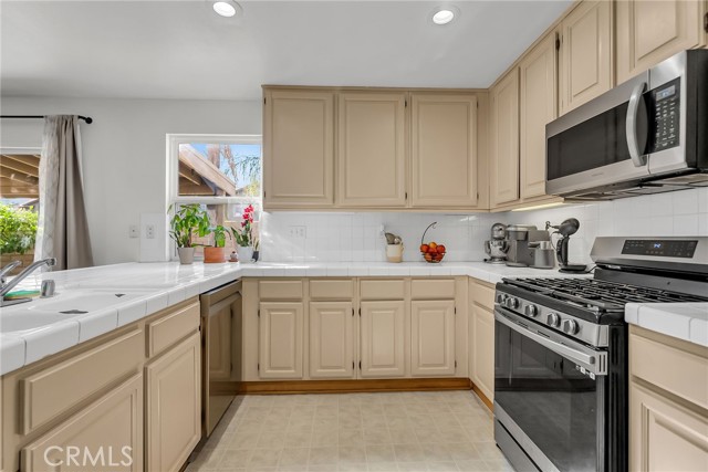 277 Avenida San Miguel, Perris CA: https://media.crmls.org/medias/d9369471-6131-4105-be11-69f79aacb5fa.jpg