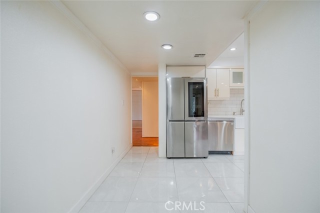 Detail Gallery Image 18 of 28 For 1745 Holly Dr #201,  Glendale,  CA 91206 - 3 Beds | 2 Baths