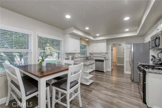 Detail Gallery Image 10 of 29 For 6384 E Lowe Ave, Fresno,  CA 93727 - 3 Beds | 2 Baths