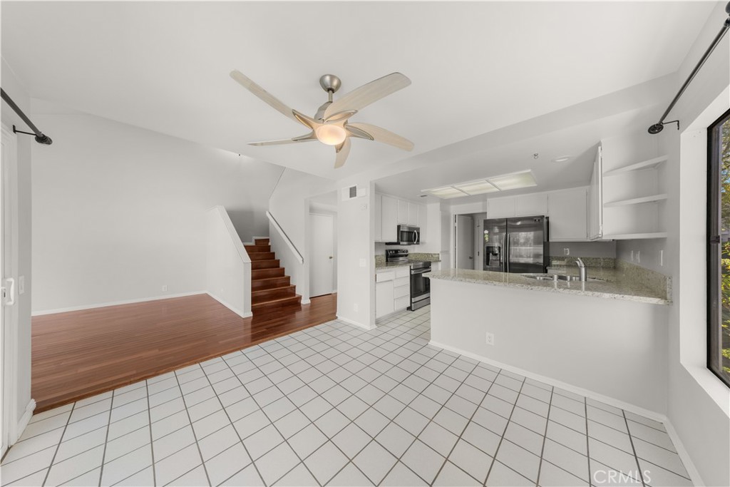 MLS #OC25262283 image #9