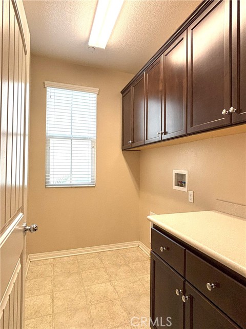 Detail Gallery Image 21 of 31 For 7450 Silver Saddle Ct, Corona,  CA 92880 - 5 Beds | 3/1 Baths