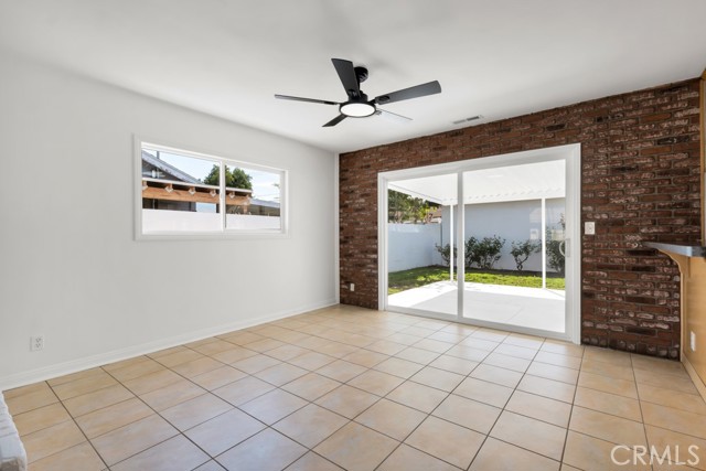 8547 Tampa Avenue, Northridge CA: https://media.crmls.org/medias/d938eb9e-59be-4ee0-8539-7873238aae57.jpg