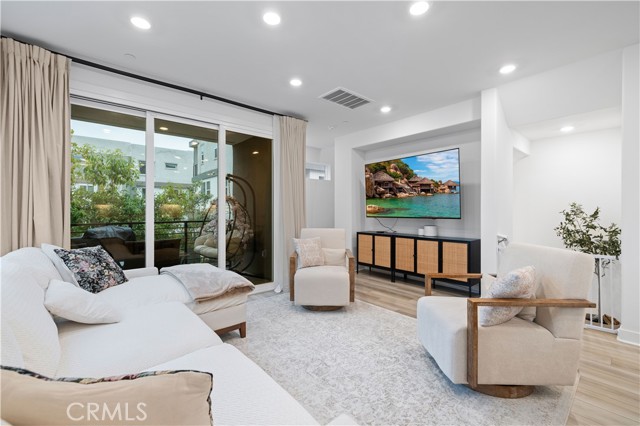 Detail Gallery Image 7 of 71 For 26799 Keystone Loop, Valencia,  CA 91381 - 3 Beds | 3 Baths