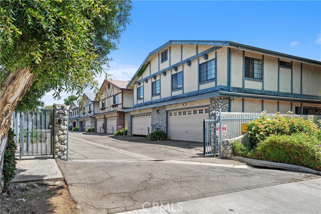 Detail Gallery Image 3 of 34 For 18435 Keswick #10,  Reseda,  CA 91335 - 2 Beds | 2/1 Baths