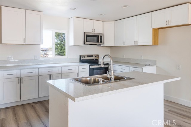 Detail Gallery Image 3 of 23 For 17820 Sycamore St, Hesperia,  CA 92345 - 4 Beds | 5 Baths