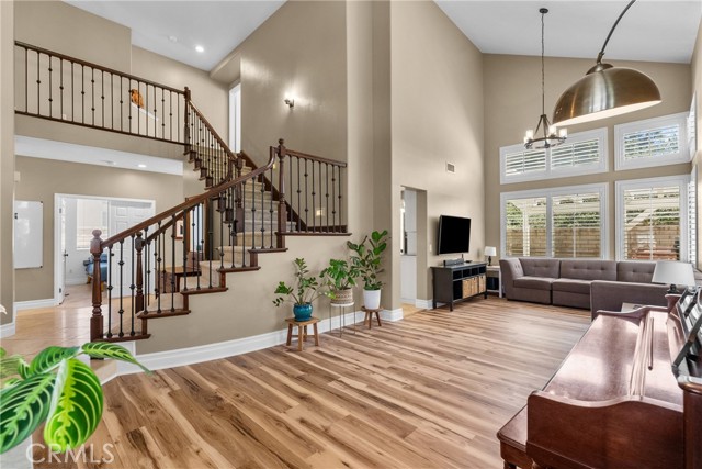Detail Gallery Image 8 of 54 For 27360 Chesterfield Dr, Valencia,  CA 91354 - 4 Beds | 3 Baths