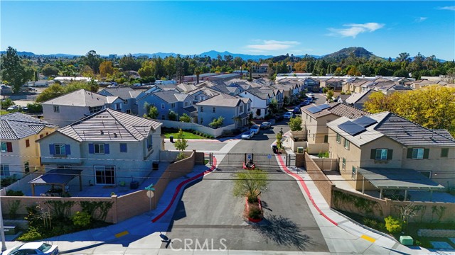 Detail Gallery Image 17 of 21 For 1796 Park Place Ln, Riverside,  CA 92501 - 3 Beds | 2/1 Baths