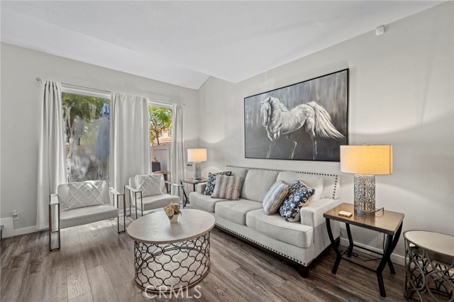 Detail Gallery Image 7 of 30 For 839 S Yellowstone Way, Anaheim,  CA 92808 - 2 Beds | 2/1 Baths