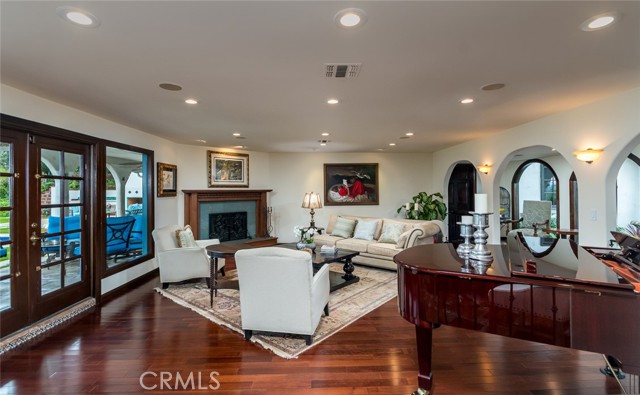 420 Inverness Drive, La Canada Flintridge CA: https://media.crmls.org/medias/d93c3a97-6904-496a-a1a8-0f8049f79087.jpg