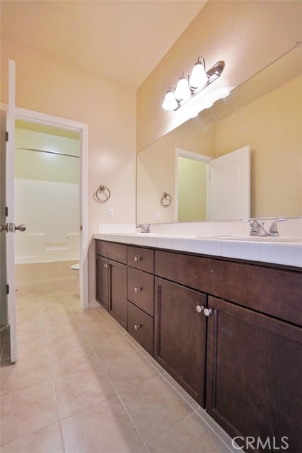 Detail Gallery Image 25 of 57 For 3000 Sunnyside Ct, Visalia,  CA 93292 - 3 Beds | 2 Baths