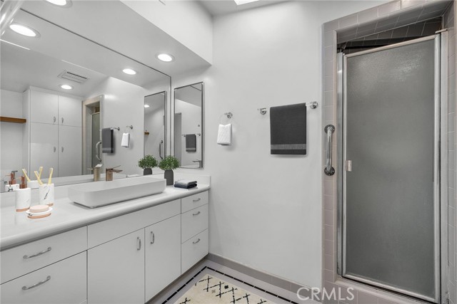 3521 Stonewood Drive, Sherman Oaks CA: https://media.crmls.org/medias/d93cc440-ad4f-4dd9-86e2-9e73da26259f.jpg