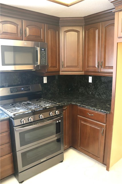 26002 Dundee Drive, Lake Forest CA: https://media.crmls.org/medias/d93ce050-1b9f-423c-bf07-37242b0012d1.jpg